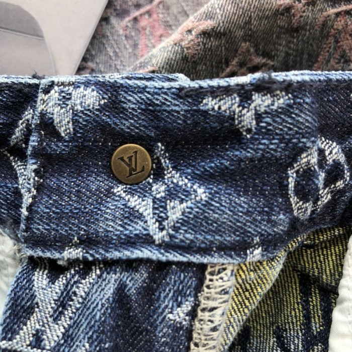 l**is V*t*n monogram gradient denim short