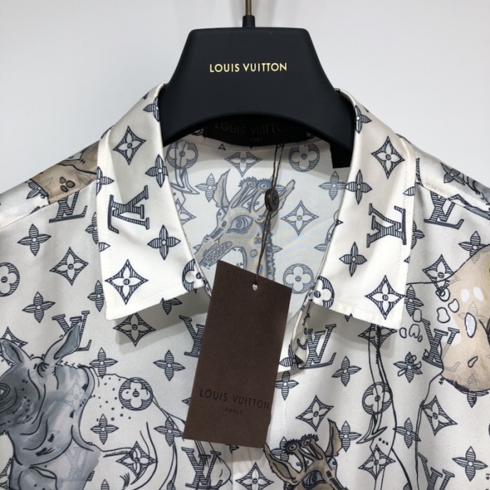 l**is V*t*n monogram giraffe elephant long sleeve shirt white