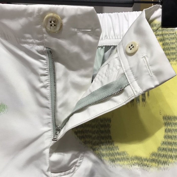 LV Multicolor Monogram Hawaiian Short 1A7X47