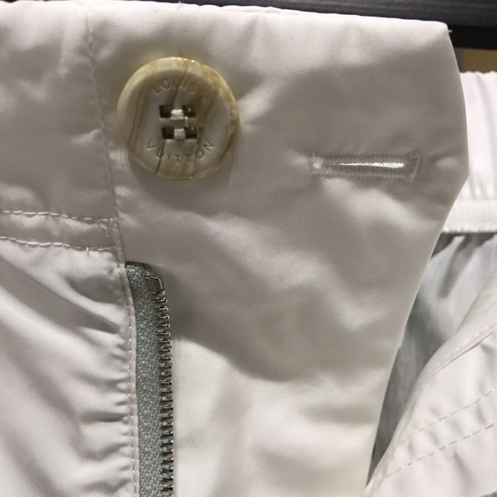LV Multicolor Monogram Hawaiian Short 1A7X47