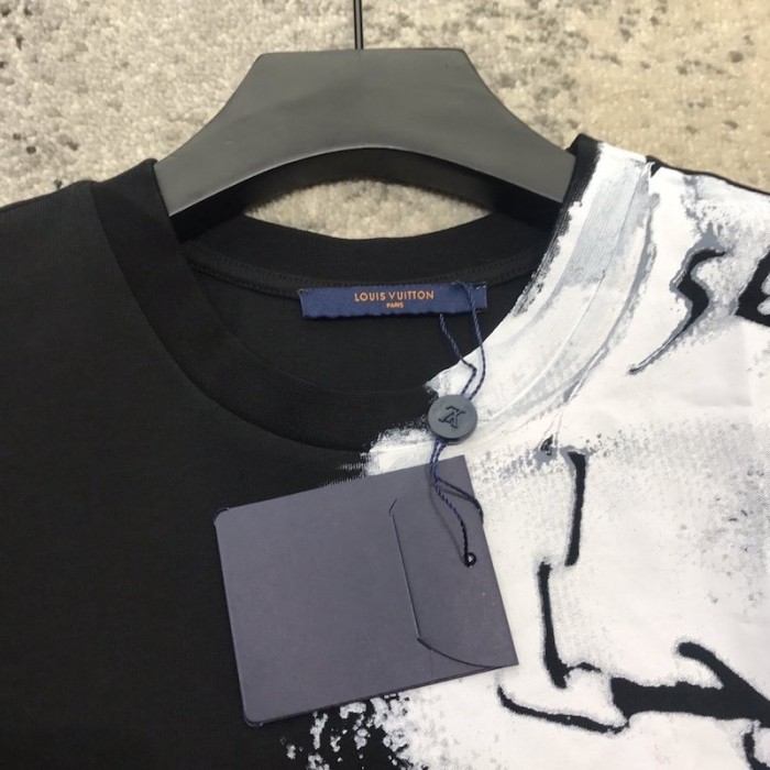 LV T Shirt With Spray Chain Print