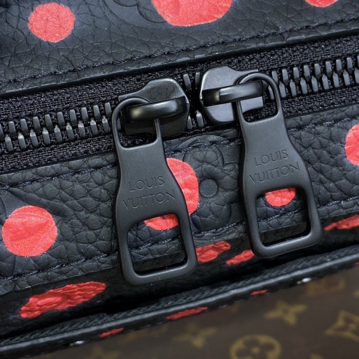 l**is V*t*n lv x yk handle soft trunk m21677