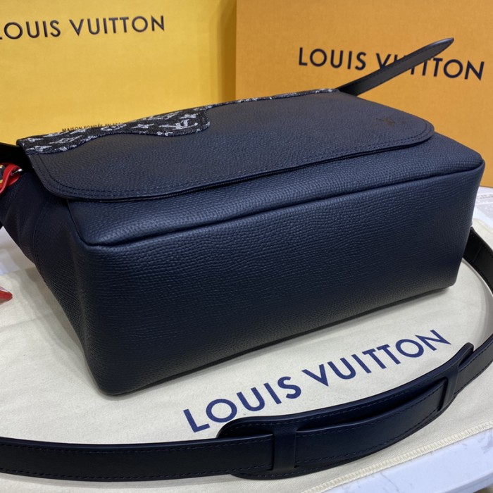 l**is V*t*n monogram denim besace tokyo m45971