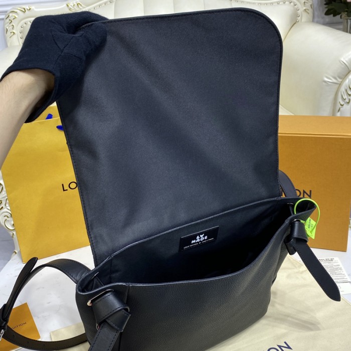 l**is V*t*n monogram denim besace tokyo m45971