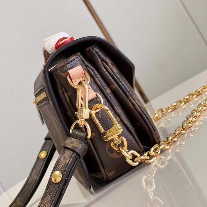l**is V*t*n pochette métis east west lv m46279