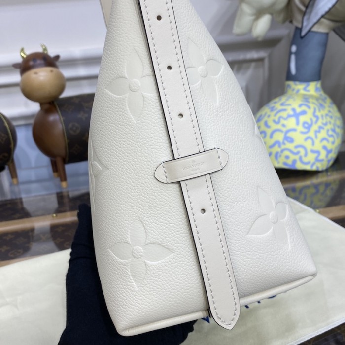 l**is V*t*n monogram empreinte carryall pm bag cream lv m46293