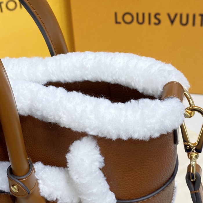 l**is V*t*n on my side pm handbag m58918
