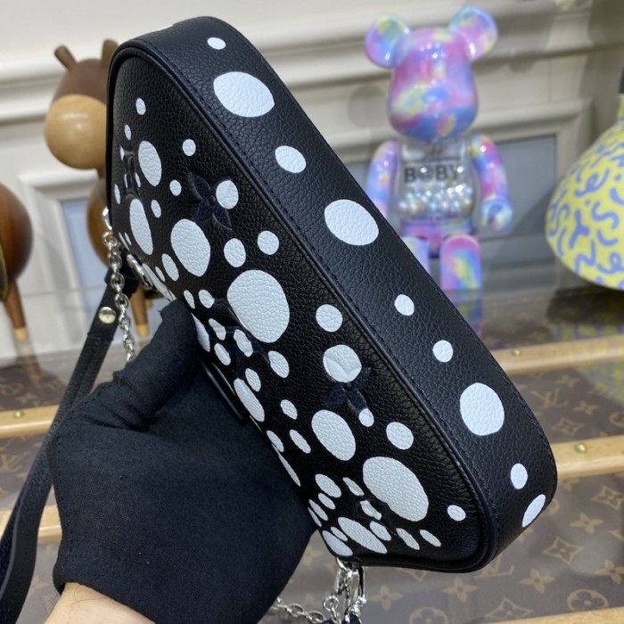 l**is V*t*n lv x yk easy pouch on strap m81908