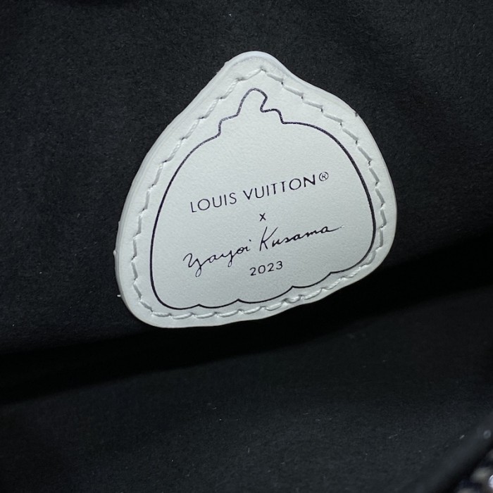 l**is V*t*n lv x yk easy pouch on strap m81908