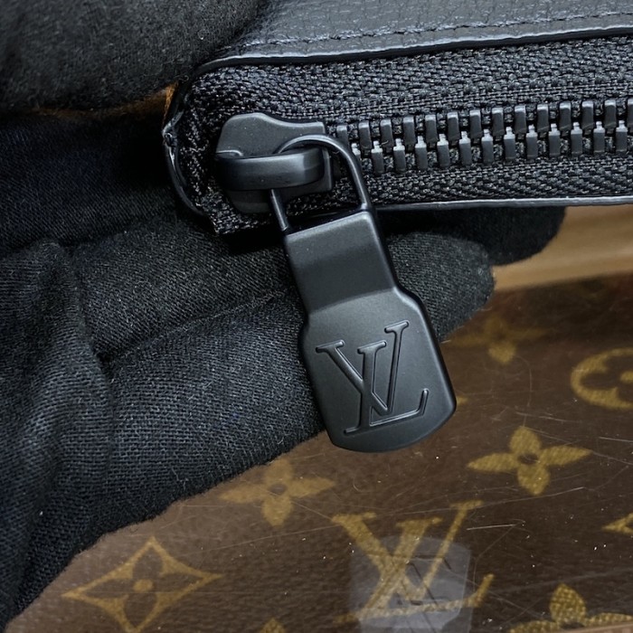 l**is V*t*n lv x yk pochette to go m82019