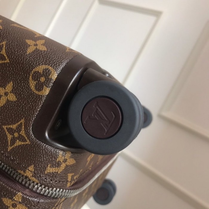 LV Monogram Canvas Horizon 50 M23209