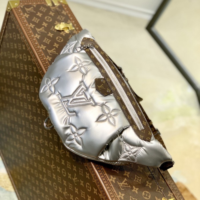 l**is V*t*n maxi bumbag lv m20971
