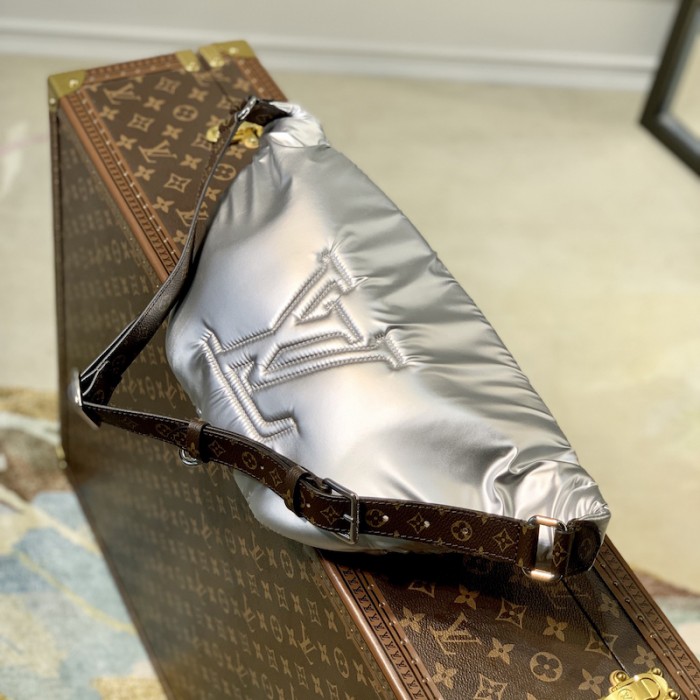 l**is V*t*n maxi bumbag lv m20971
