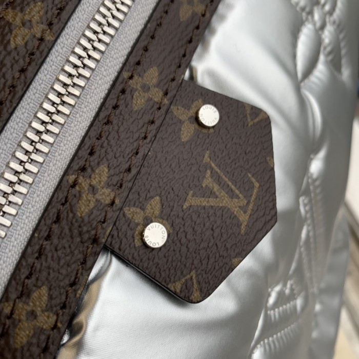 l**is V*t*n maxi bumbag lv m20971