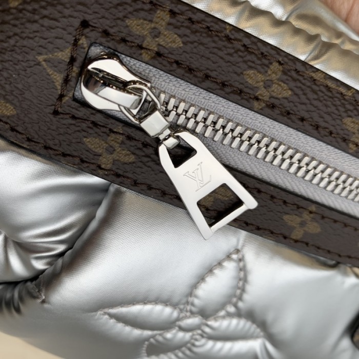 l**is V*t*n maxi bumbag lv m20971