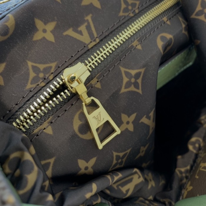 l**is V*t*n maxi bumbag lv m20971