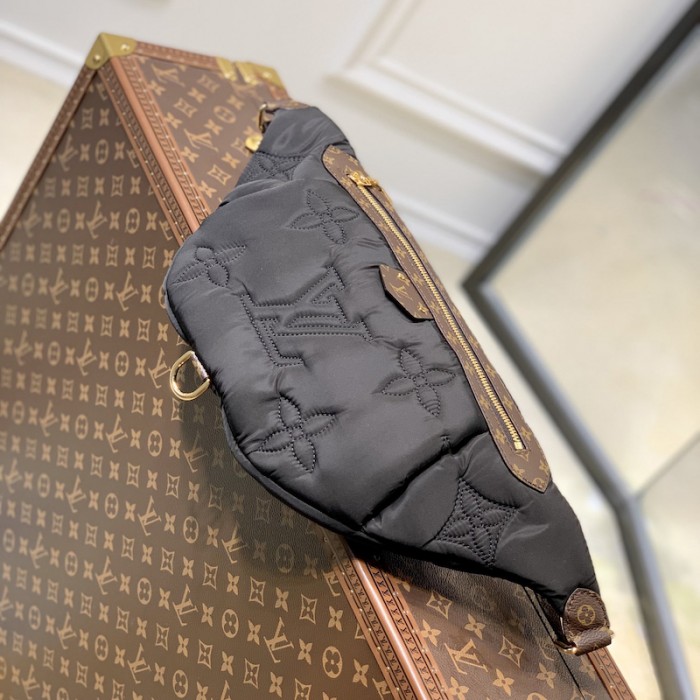 l**is V*t*n maxi bumbag black
