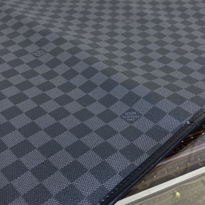 l**is V*t*n lv damier graphite garment cover