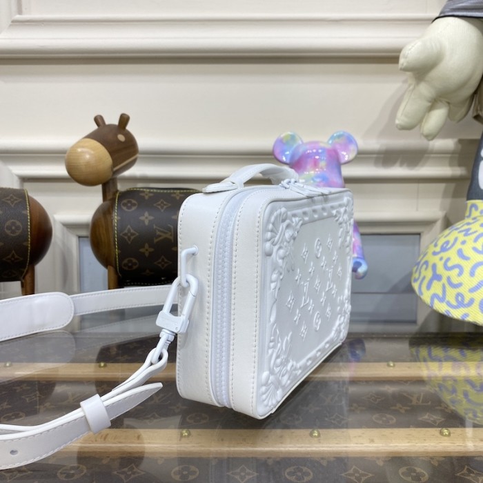 l**is V*t*n handle soft trunk m21833
