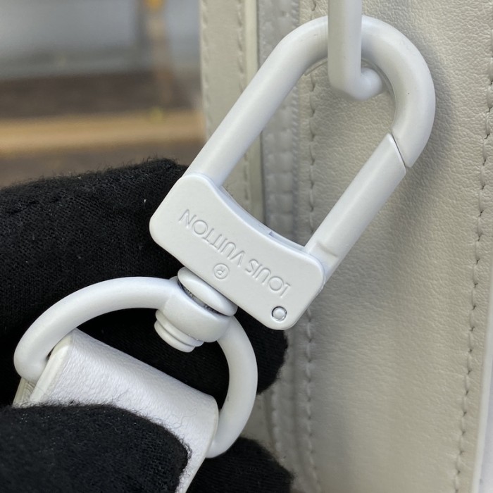 l**is V*t*n handle soft trunk m21833
