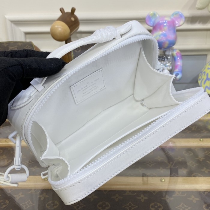 l**is V*t*n handle soft trunk m21833