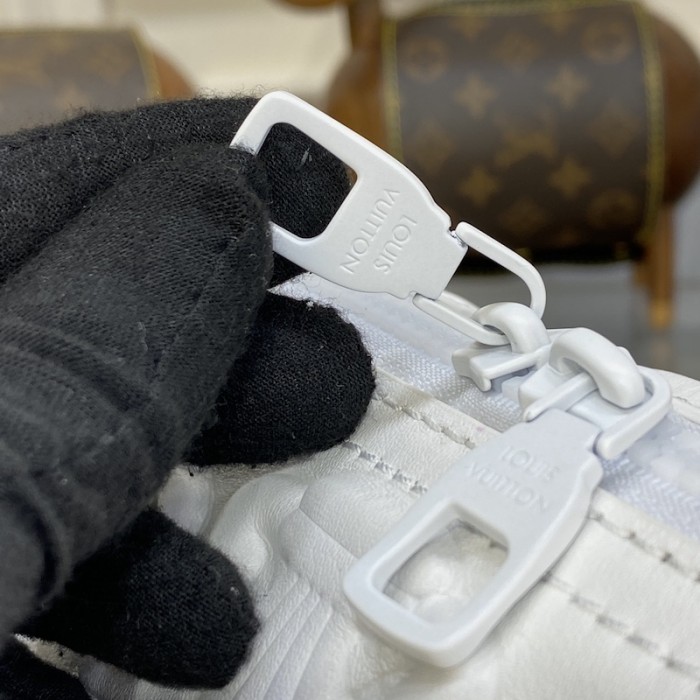l**is V*t*n city keepall white