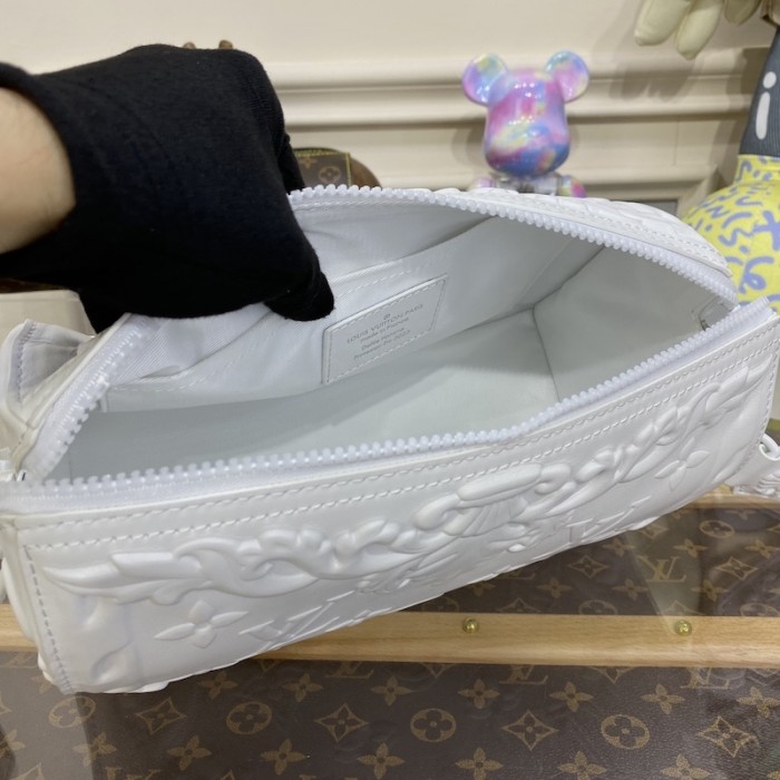 l**is V*t*n city keepall white