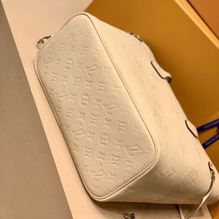 l**is V*t*n embossed cowhide leather neverfull mm m45684
