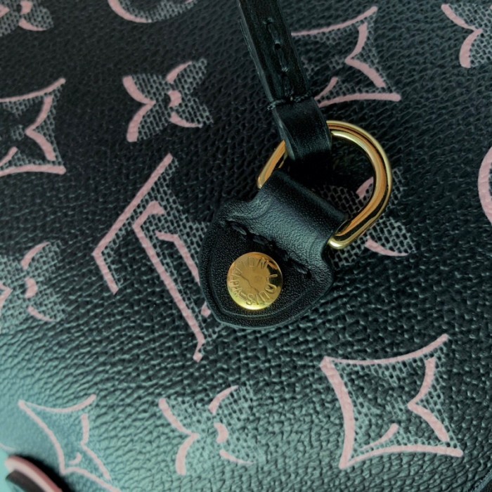l**is V*t*n monogram coated canvas neverfull mm m46137