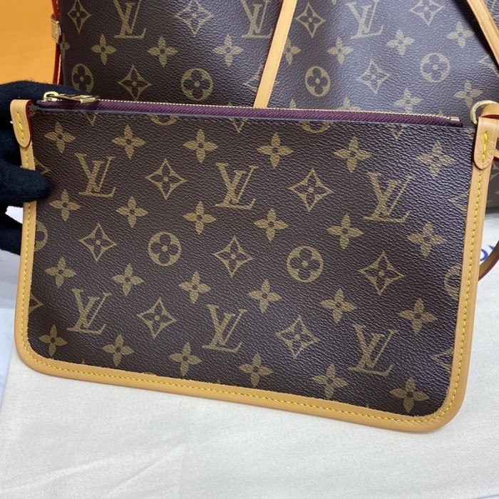 l**is V*t*n monogram canvas carryall mm handbag m46197