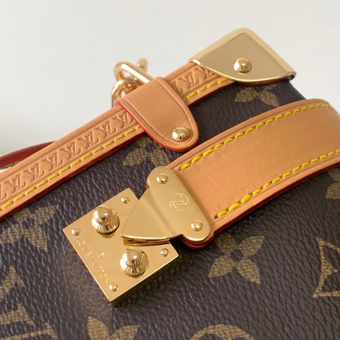 l**is V*t*n monogram canvas side trunk lv m46358