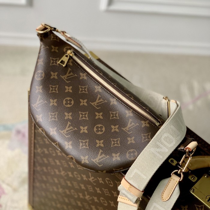 l**is V*t*n monogram canvas high rise m46784
