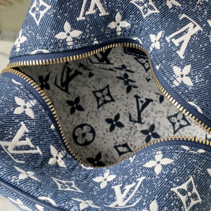 l**is V*t*n monogram denim square bag m59611