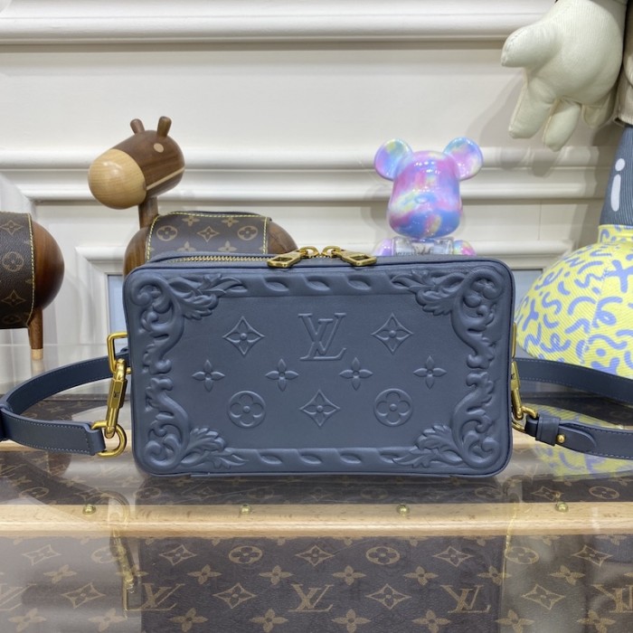 l**is V*t*n soft trunk wearable wallet m82035