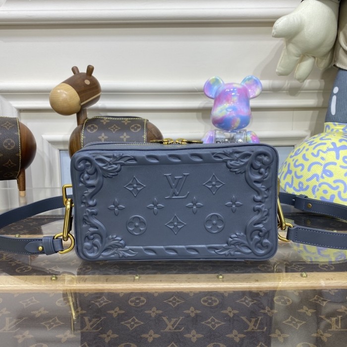 l**is V*t*n soft trunk wearable wallet m82035