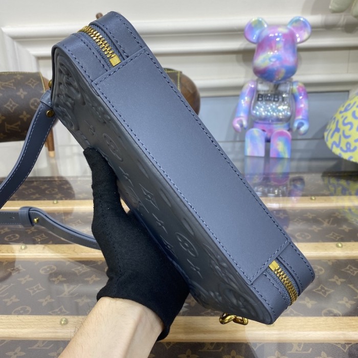 l**is V*t*n soft trunk wearable wallet m82035