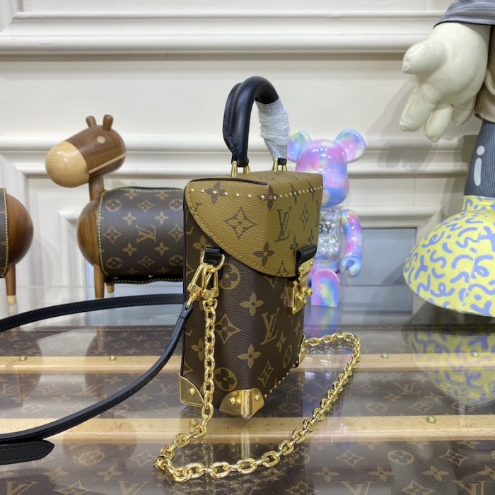 l**is V*t*n monogram canvas camera box m82465