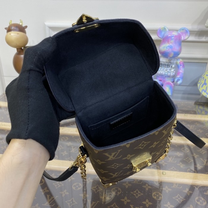 l**is V*t*n monogram canvas camera box m82465