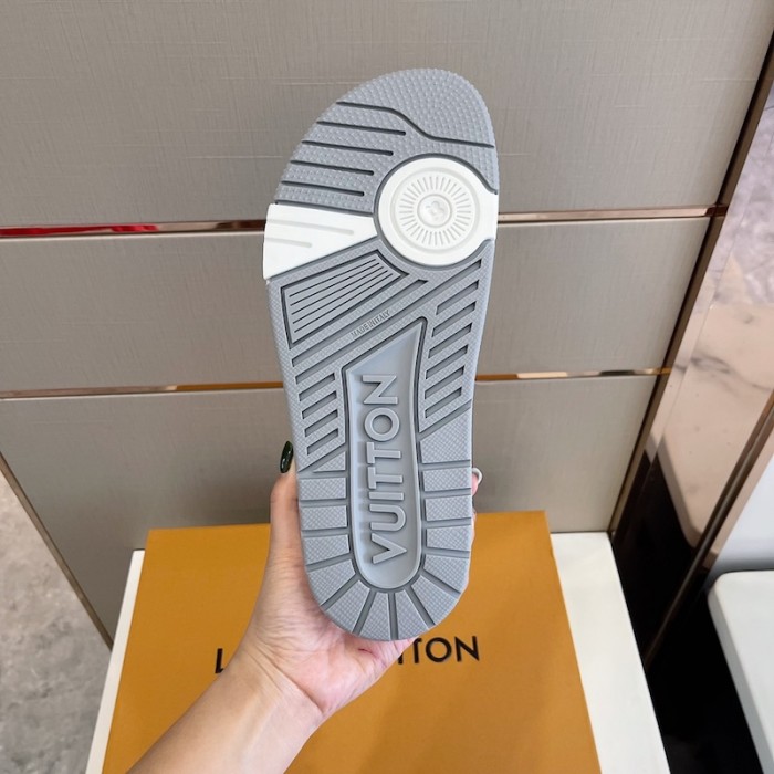 l**is V*t*n lv trainer mules 1a9jvm