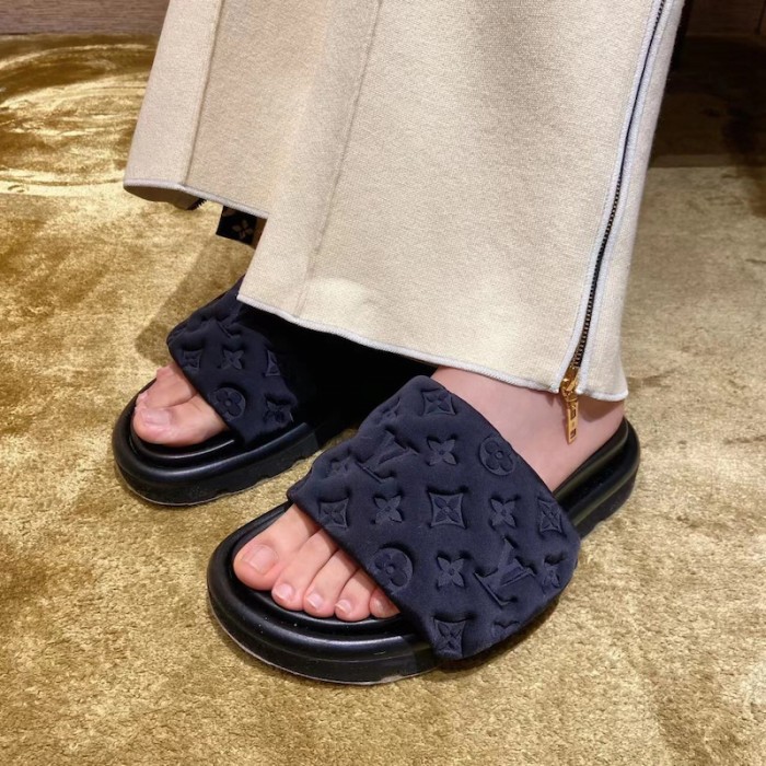 l**is V*t*n pool pillow comfort mule 1aa1ea