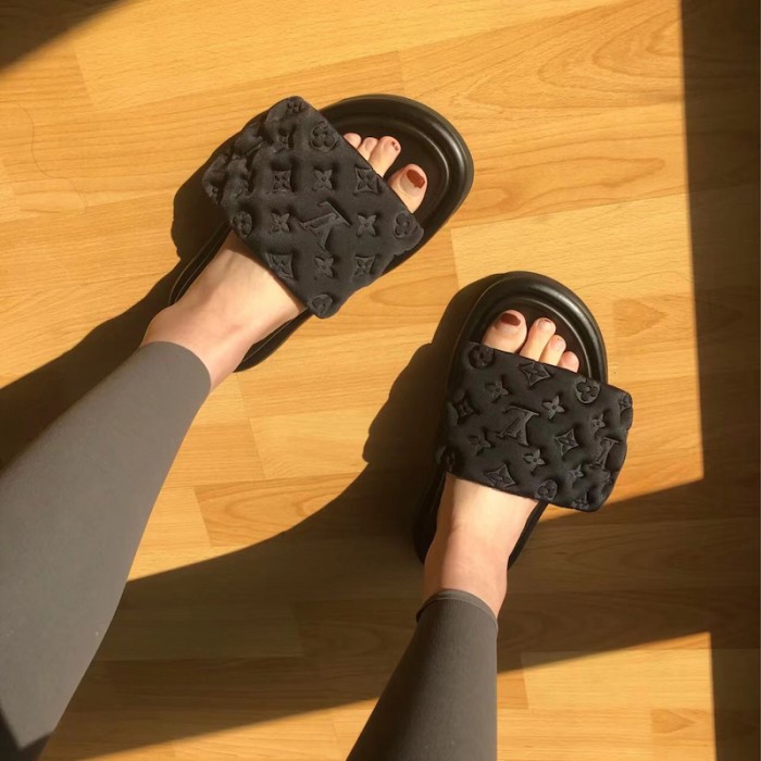 l**is V*t*n pool pillow comfort mule 1aa1eh