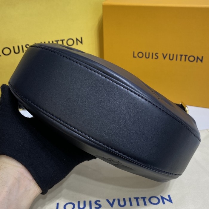 l**is V*t*n over the moon bag lv m59799