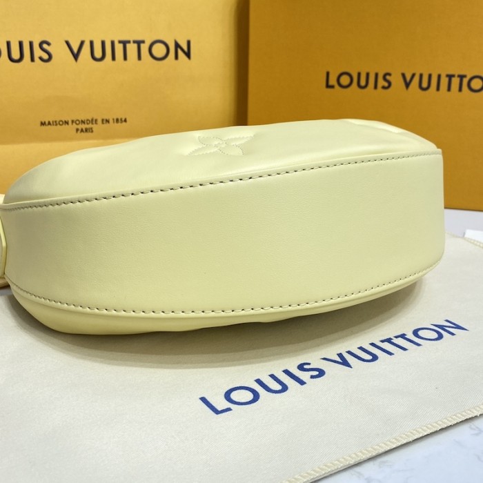 l**is V*t*n over the moon bag lv m59823
