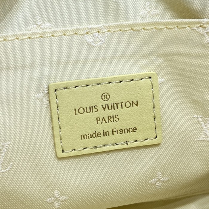 l**is V*t*n over the moon bag lv m59823