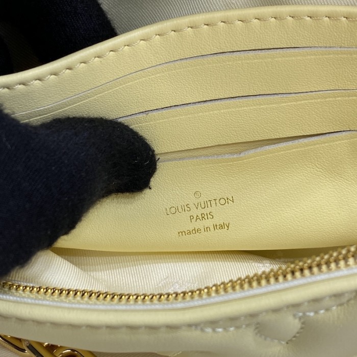l**is V*t*n bubblegram wallet on strap lv m81400