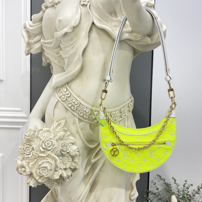l**is V*t*n monogram velvet loop bag lv m81484