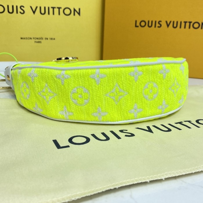 l**is V*t*n monogram velvet loop bag lv m81484