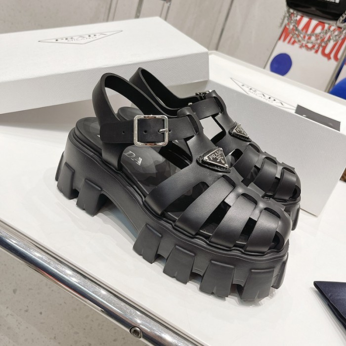 Pra*a women foam rubber sandals black