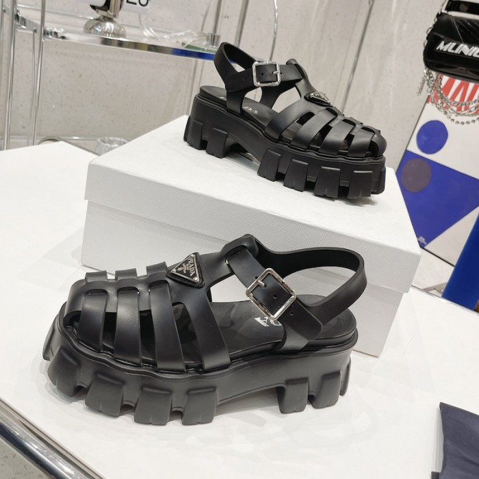Pra*a women foam rubber sandals black