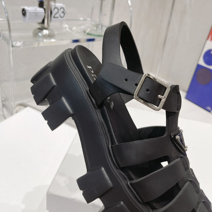 Pra*a women foam rubber sandals black
